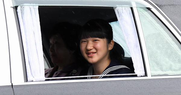 皇居へ入られる　新天皇、皇后両陛下［写真特集2/7］- 毎日新聞