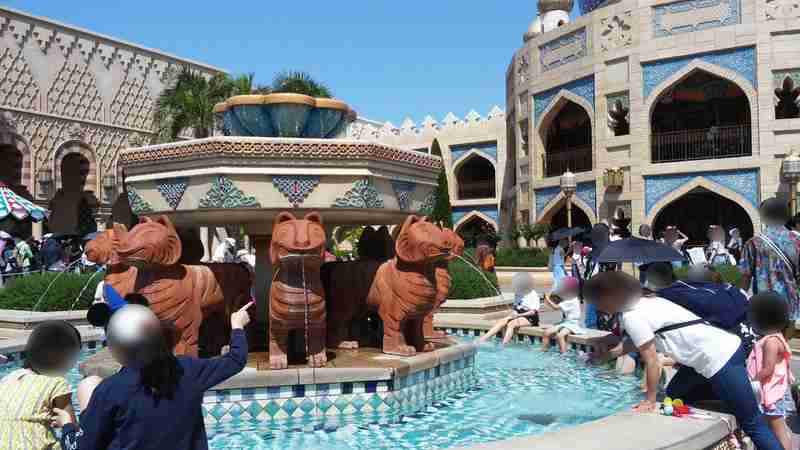 東京ディズニーシーの噴水が 足湯 状態 オリエンタルランド 足を入れて涼む場ではない ガールズちゃんねる Girls Channel