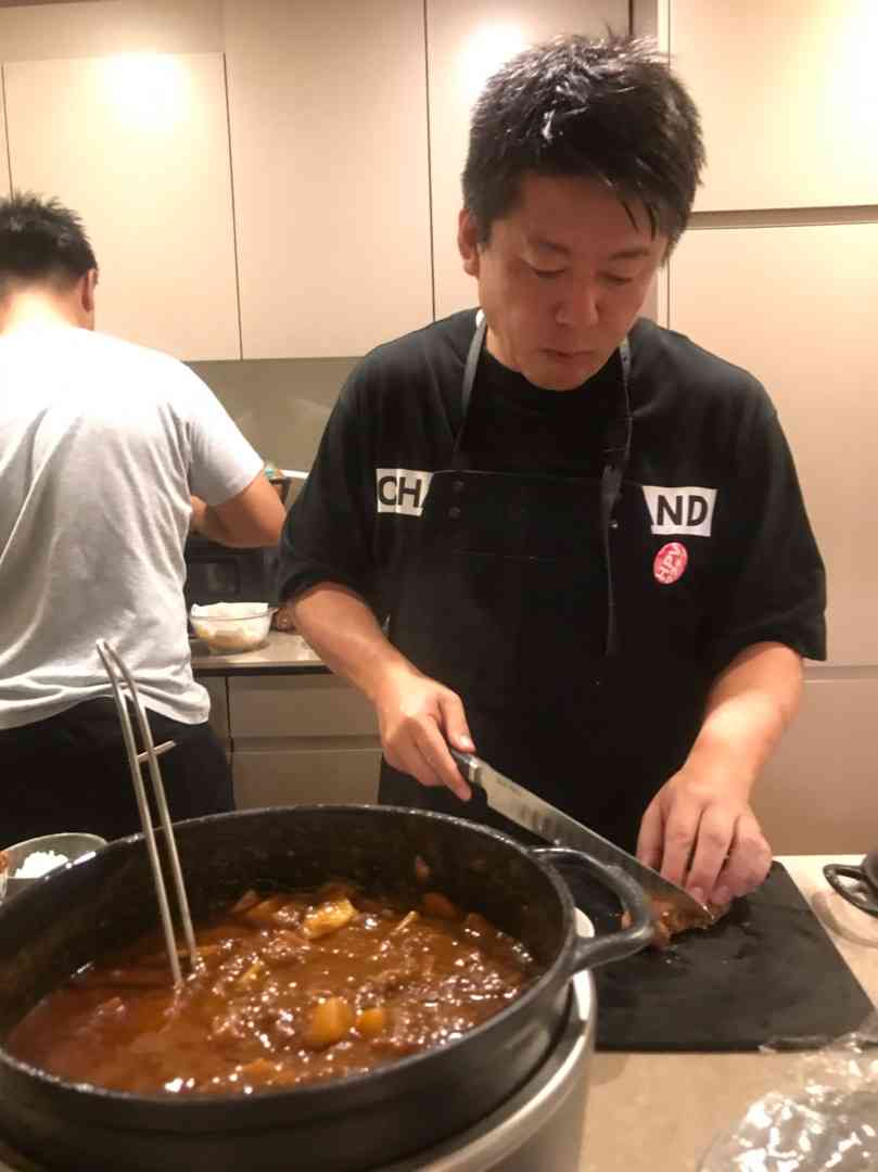 あいのり・桃、“ホリエモン”こと堀江貴文の豪華料理を堪能「もう、すごすぎ。笑」