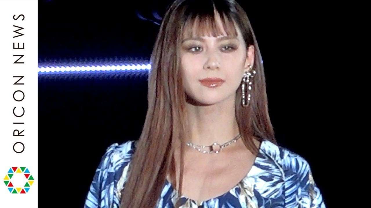 西内まりや、圧倒的美貌で大トリを飾る！クールな表情で観客を魅了　『Rakuten GirlsAward 2019 SPRING/SUMMER』 - YouTube