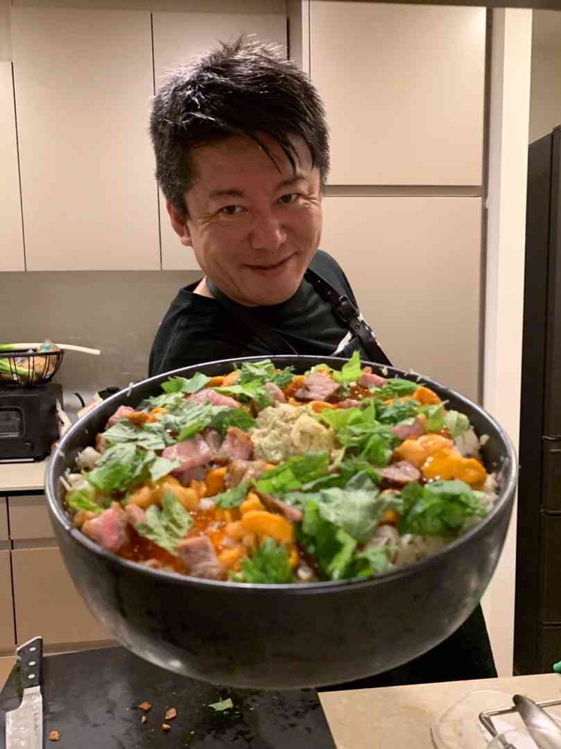 あいのり・桃、“ホリエモン”こと堀江貴文の豪華料理を堪能「もう、すごすぎ。笑」
