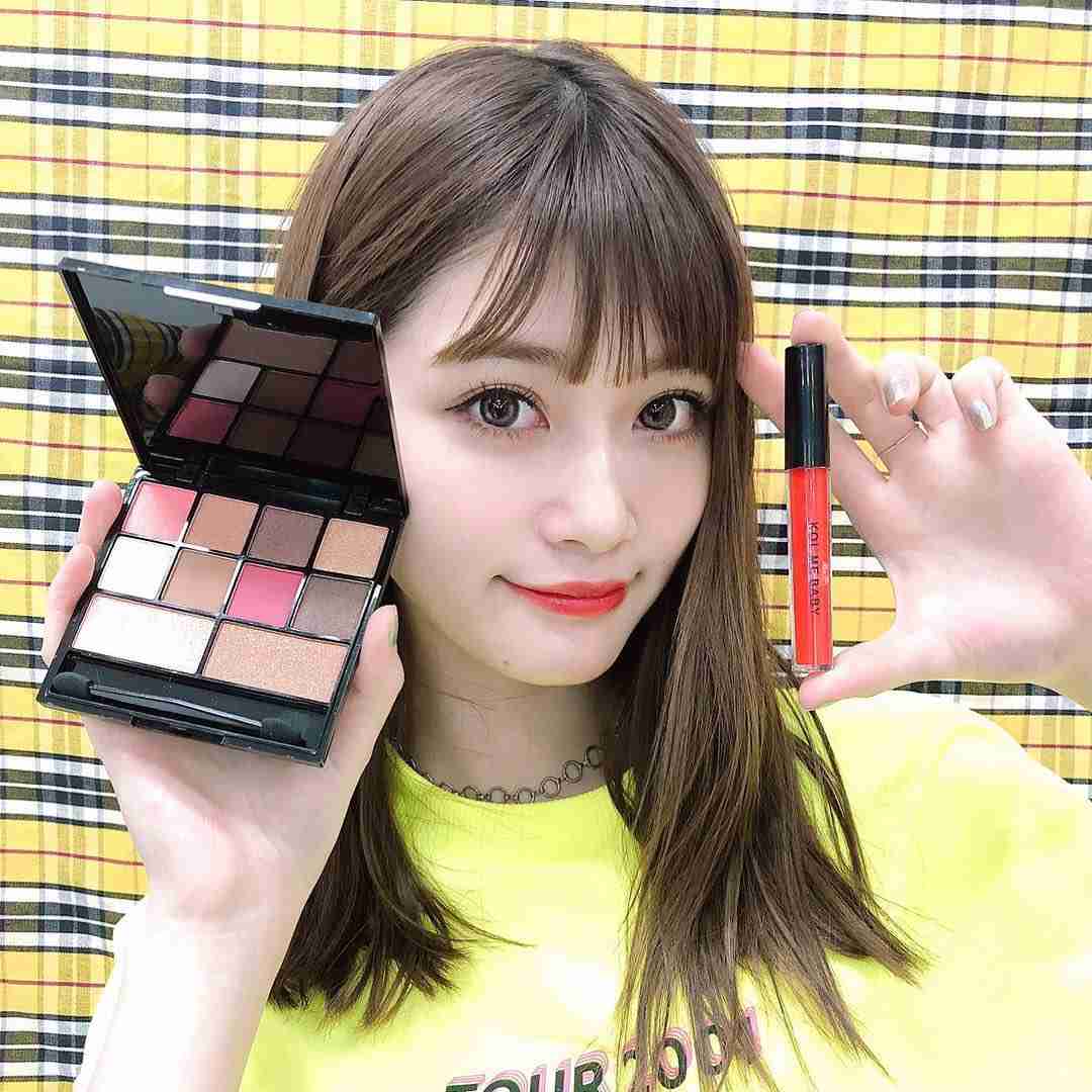 Popteen オフィシャルさんはInstagramを利用しています:「4月30日発売6月号の付録が豪華すぎるって話題❤️❤️❤️ モデルにも人気のKOL ME BABYコラボ！捨て色なしの10色アイシャドーパレット&赤ティントリップセットだよ??発売まであと2日✨…」