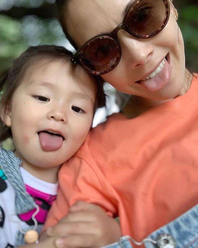 土屋アンナ、美形キッズ勢揃いの母の日投稿が話題に　「みんなかわいい…」