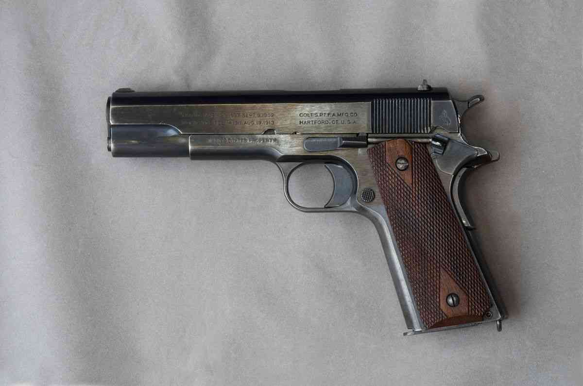 Semi-automatic pistol - Wikipedia