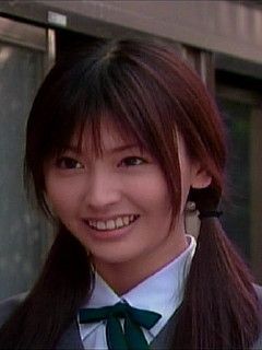 鈴木えみ、お人形さんのような黒髪ぱっつん＆赤リップ姿にファン絶賛