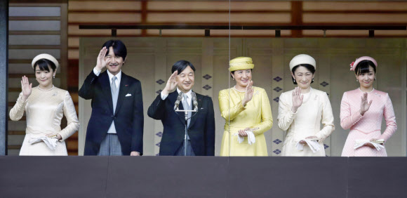 紀子さま、"雅子さま"より「目立ちたい」！　既に「皇后」気分　一般参賀の服装が波紋 | 論壇net