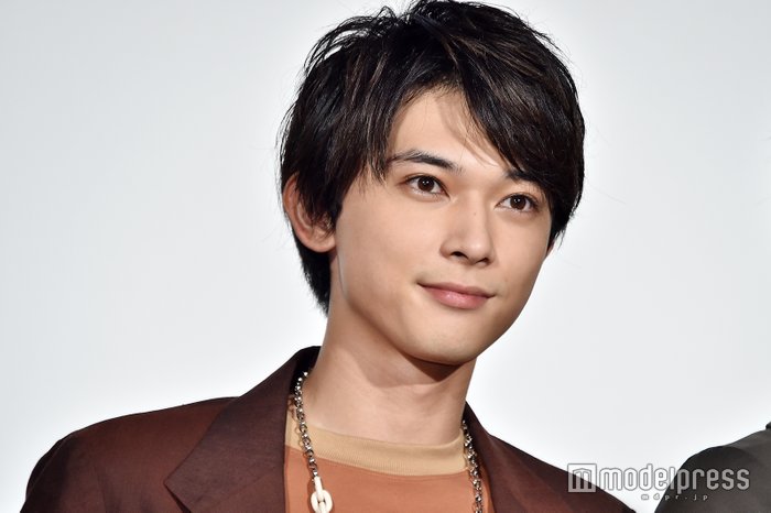 吉沢亮「国宝級イケメンランキング」殿堂入り - モデルプレス