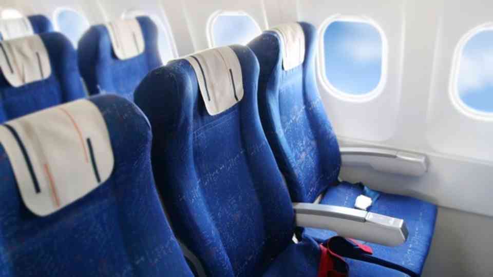 【飛行機】どちらの席が好きですか？【新幹線】