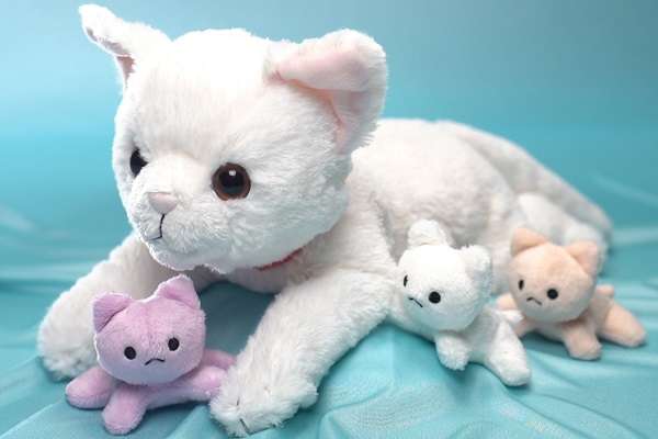 ペットの妊娠・出産を体験できるおもちゃ「ねこ、産んじゃった」が登場！背中をなで続けると産気づいて出産、授乳も学べる