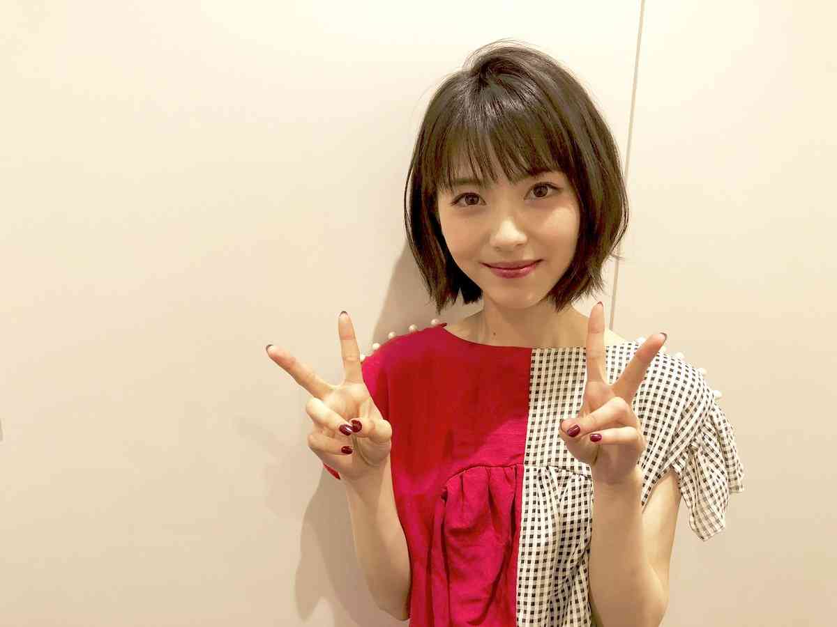 浜辺美波が腹黒アイドルに！東出昌大との凸凹コンビで難事件に挑む