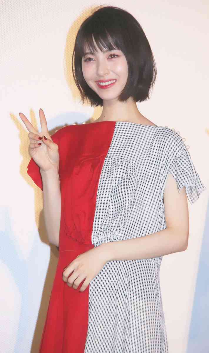 浜辺美波が腹黒アイドルに！東出昌大との凸凹コンビで難事件に挑む