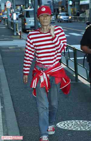 楳図かずお、赤白ボーダー柄の自宅