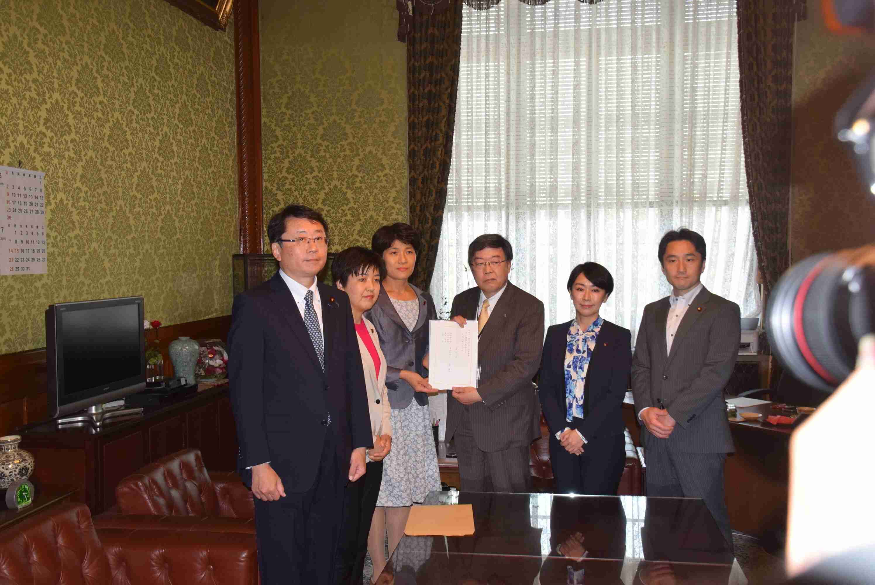 同性婚を認める法案を、立憲民主党ら野党3党が提出 | ハフポスト