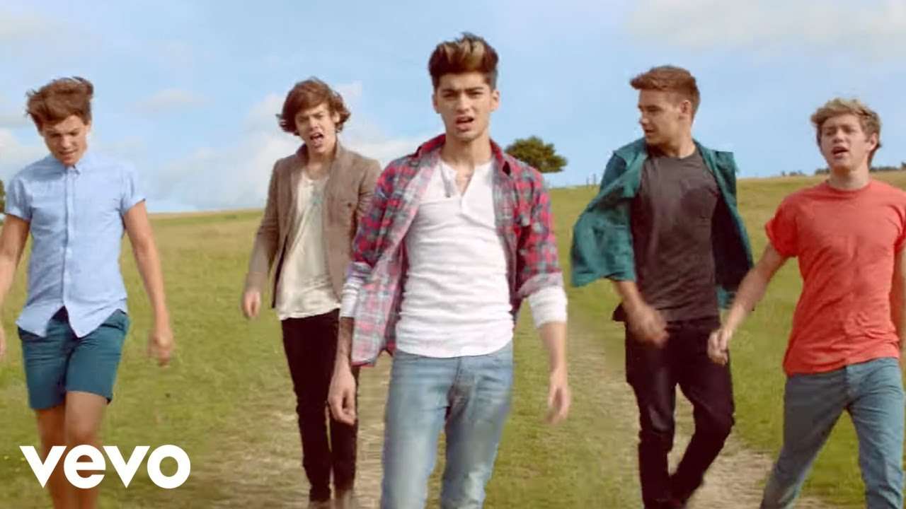 One Direction - Live While We're Young - YouTube