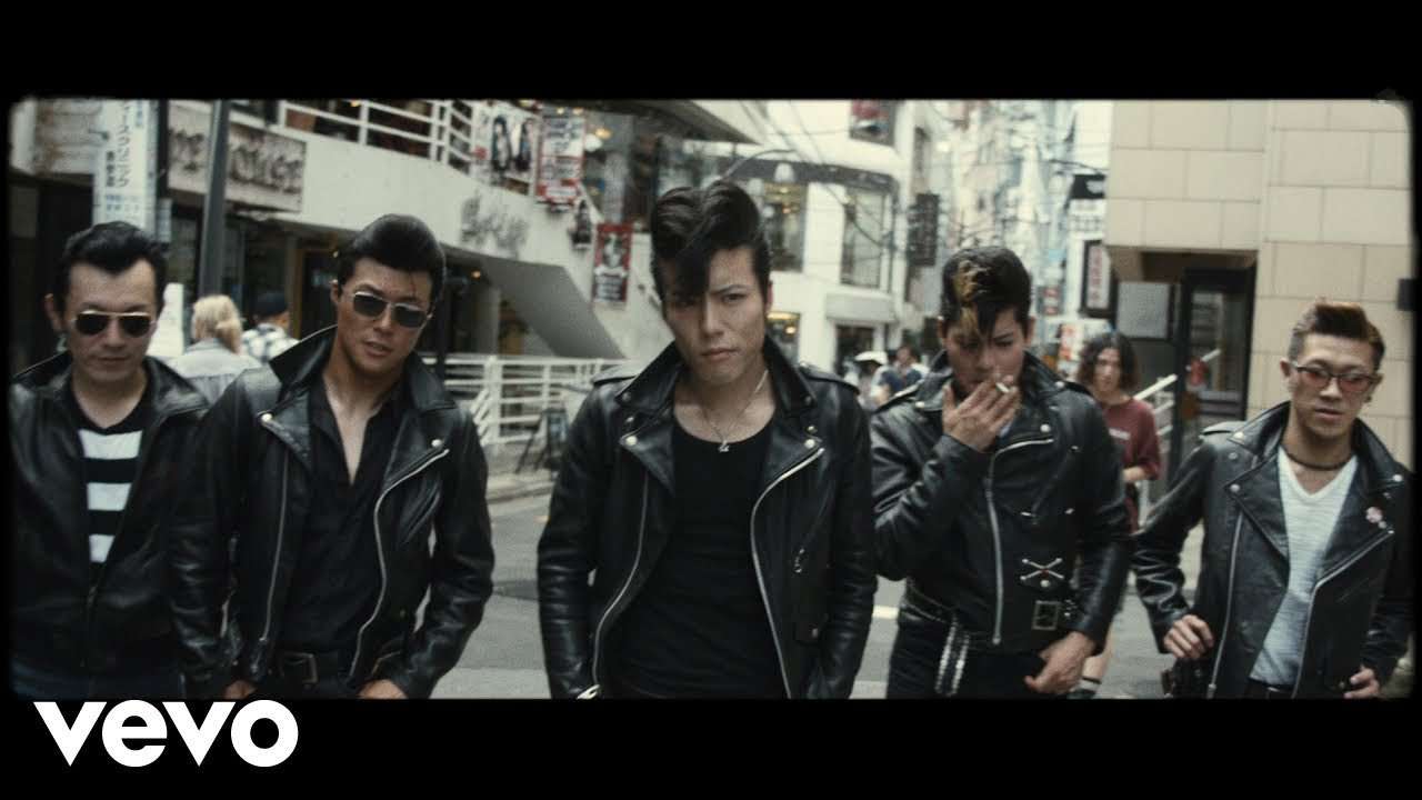 5 Seconds Of Summer - Youngblood (Official Video) - YouTube