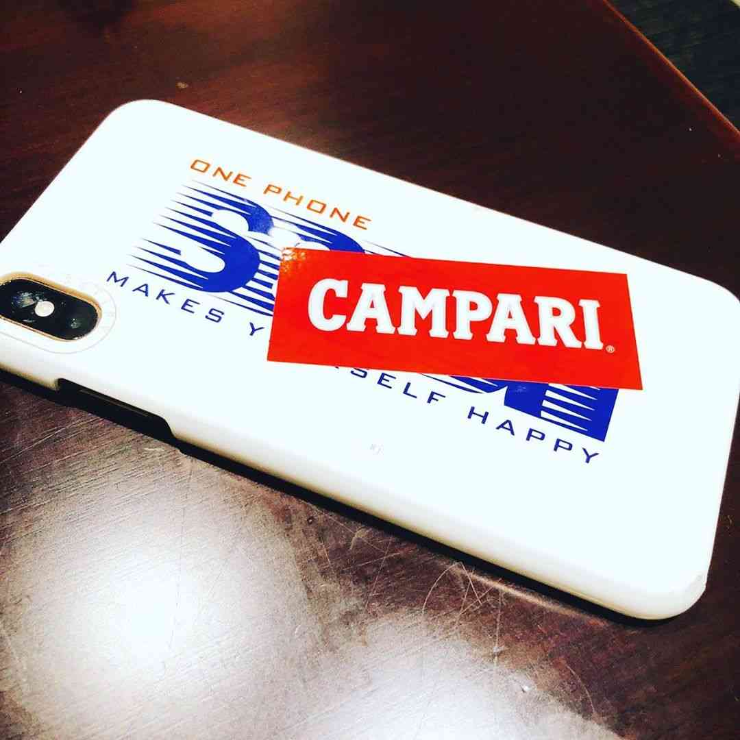 川谷絵音(enon kawatani) on Instagram: “米津に勝手にステッカー貼られた。#なんかお洒落#SACAIとCAMPARIのコラボ#クジ引きで当たったステッカー”