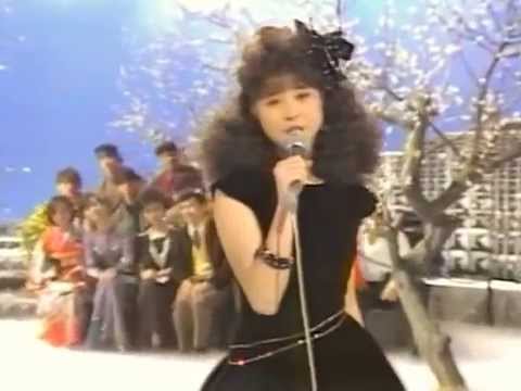 松田聖子☆瞳はダイヤモンド - YouTube