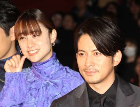 岡田准一、山本美月の顔は「豆腐一丁」 半端ない“小ささ”を真面目に説明