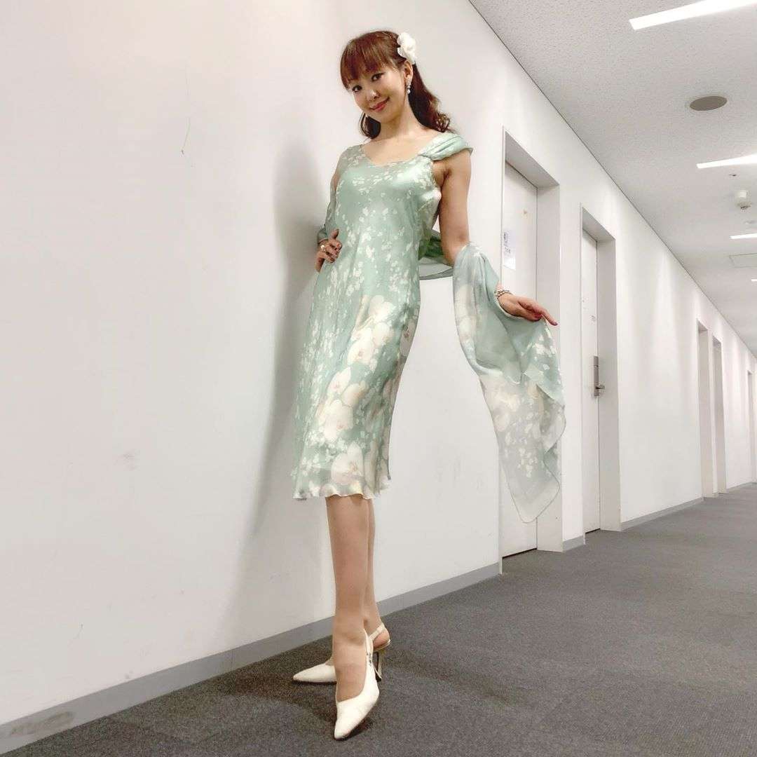 Uno Kanda on Instagram: “旅サラダ生放送ご覧下さった方々?ありがとうございました? そして大阪の皆様?お邪魔致しました❣️ #ありがとうございました? #朝日放送#旅サラダ#衣装 も#私服#私物 です? #生放送#スタジオ…”