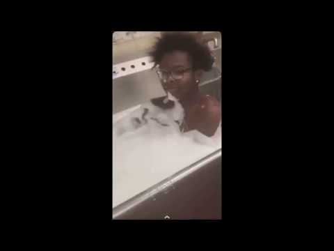 Man bathes in Wendy's kitchen sink as part of　prank - YouTube
