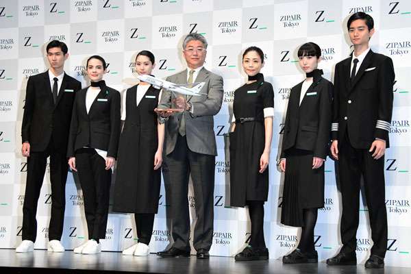 「職場でのハイヒール強制やめて」厚労省に署名提出