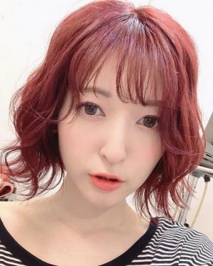 神田沙也加、赤紫の新髪型に「アリエルみたいで可愛い」「似合ってる」の声(1ページ目) - デイリーニュースオンライン