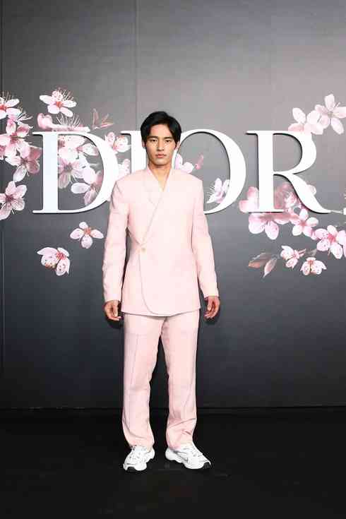岡田健史「DIOR」ショー招待でパリへ 豪華セレブリティとフロントロウで鑑賞