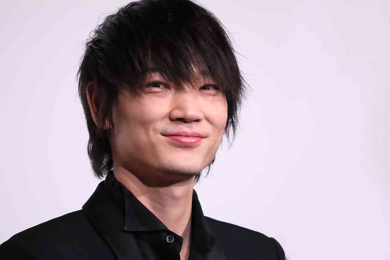 綾野剛、山田孝之・King Gnuらと集合ショットにファン歓喜「最高のメンツ」「目が幸せすぎる」 | AbemaTIMES