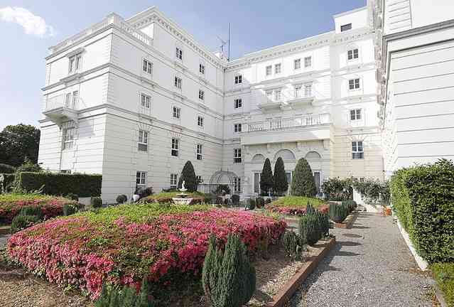 柏市の総工費36億円ラブホテルに外国人客殺到 映画の撮影舞台にも