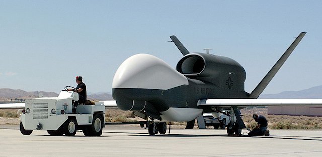 イラン、領空に侵入した米空軍の無人機RQ-4グローバルホークを撃墜したと発表