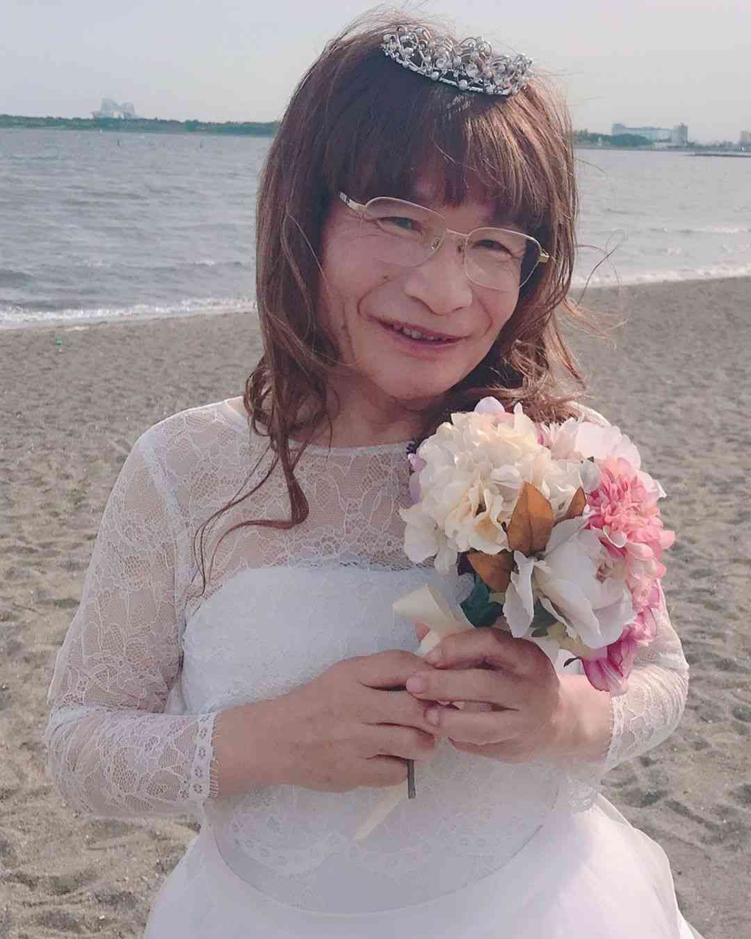 尾木ママ、ウェディングドレス姿を公開「可愛い」「ドキドキ」など反響