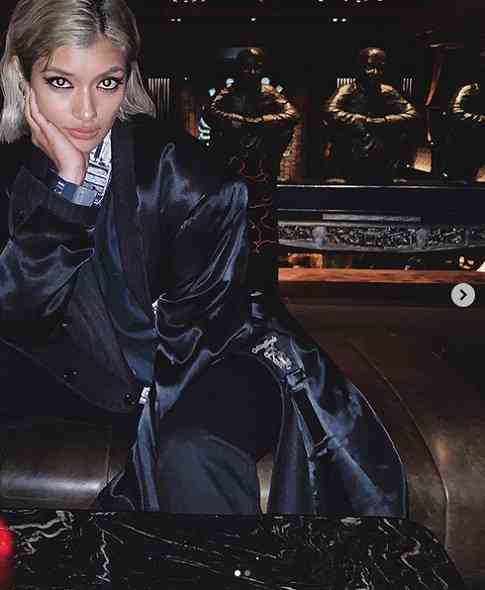 ローラ、黒ジャケットでまとめた姿が大反響「黒猫みたい」「猫ちゃんみたい」