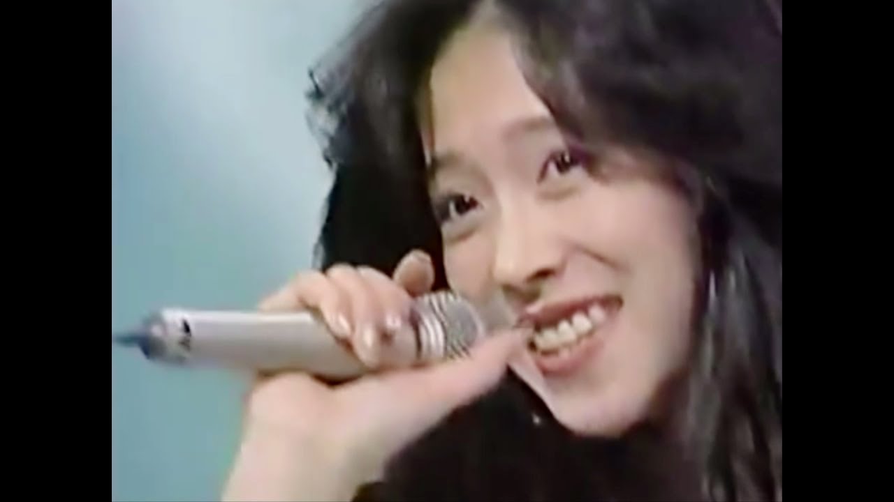 中森明菜 - 松田聖子 ものまね 「白いパラソル」 (Akina Nakamori, 나카모리 아키나) - YouTube