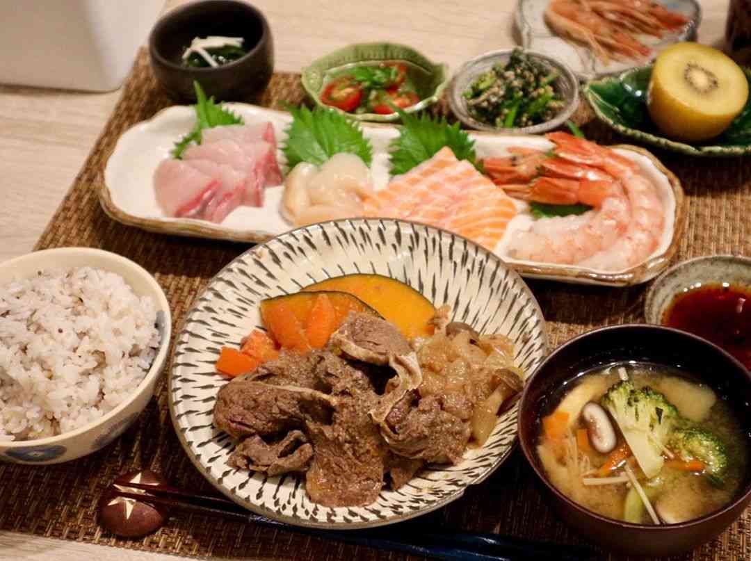 紺野あさ美さん、プロ野球選手の夫を支える全13品料理をテレビで公開…保田圭が絶賛