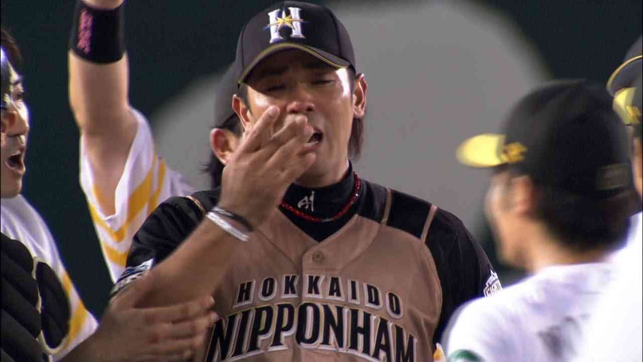 【プロ野球パ】両軍から感謝の胴上げ！稲葉と金子が宙に舞う 2014/10/20 H-F - YouTube