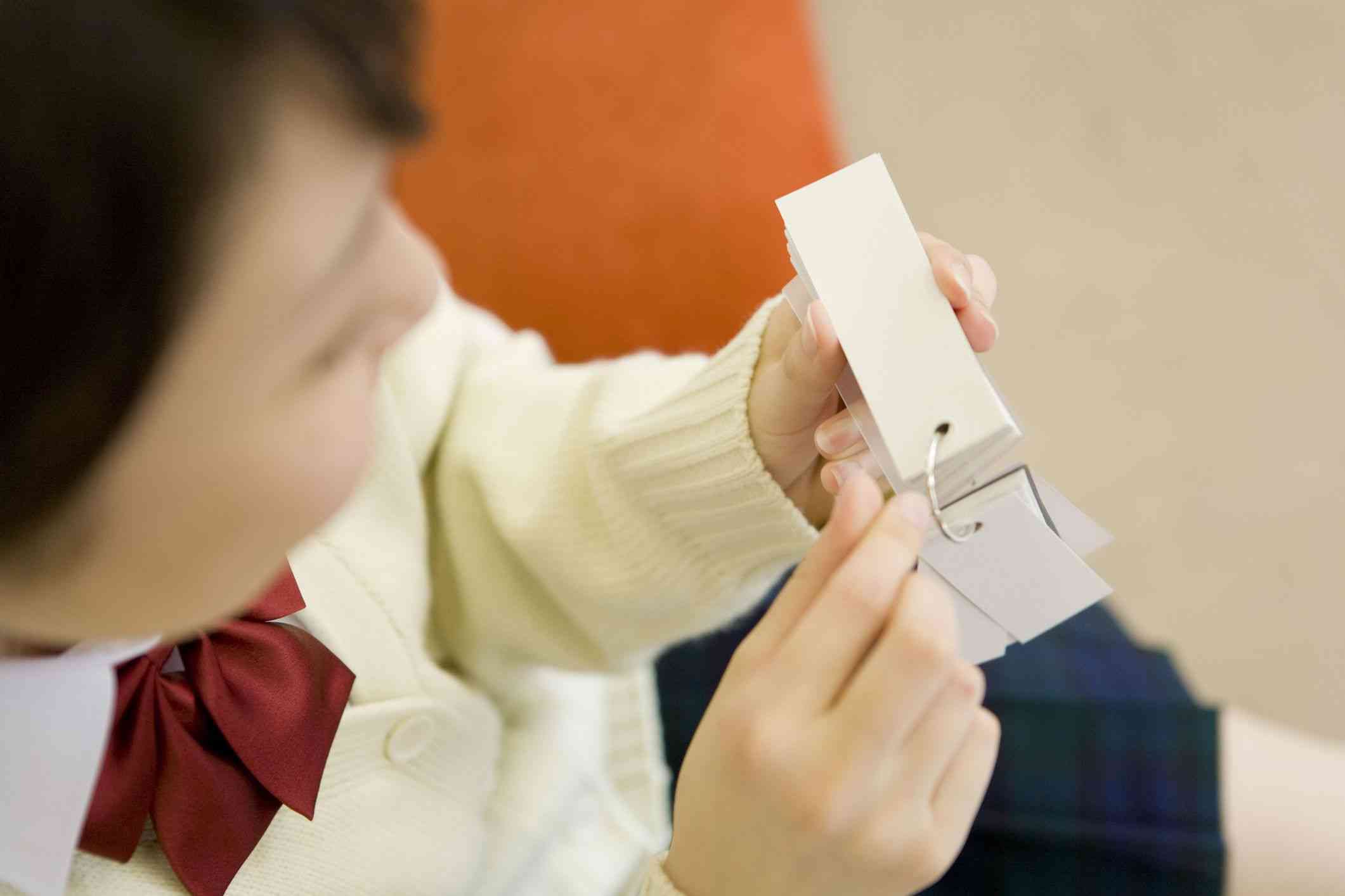 女子高生、電車で不審者から「エッチなことも教えてあげる」　恐怖の声かけに悲鳴 – ニュースサイトしらべぇ