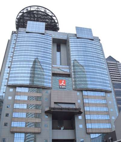 TBS小林豊アナ「廃業です」異動前ラストあいさつでナイツ土屋＆出水麻衣アナ号泣 | ORICON NEWS