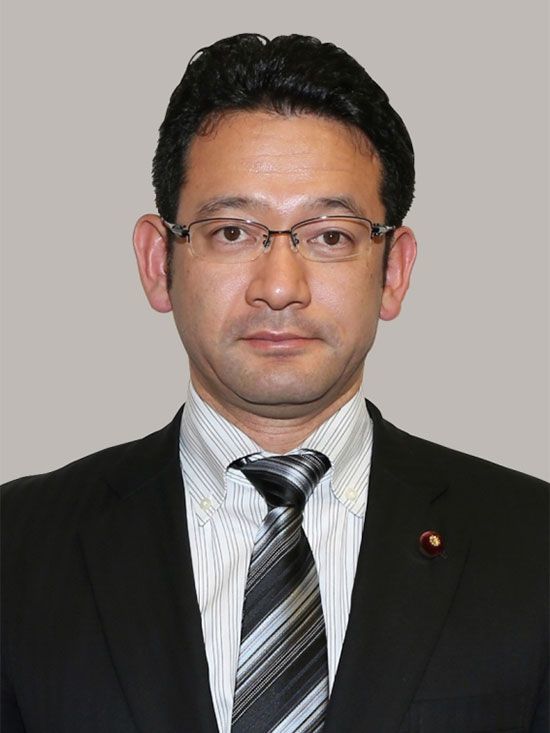 〈キスしたい〉自民党「魔の3回生」国場幸之助議員が人妻へ“不倫LINE”