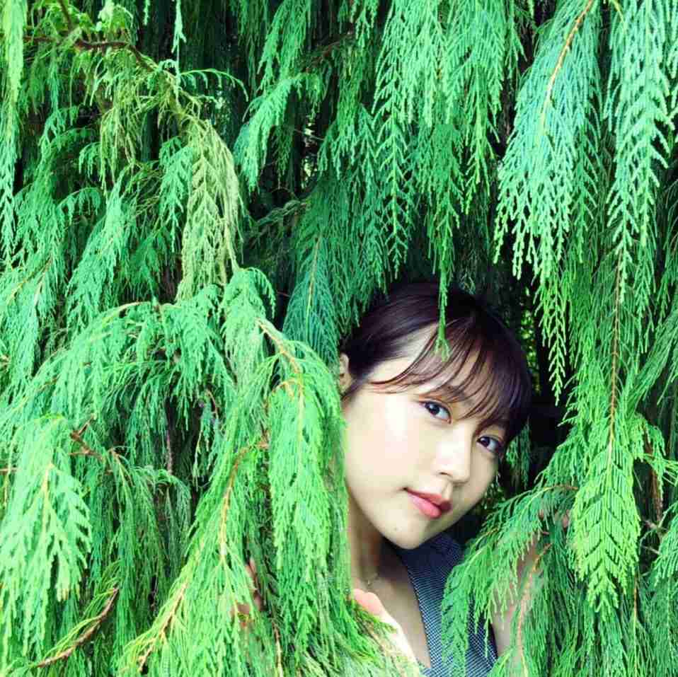 有村架純、緑に囲まれた“森の妖精”のような写真を公開しコメント続々「最高です」「一瞬で癒された」