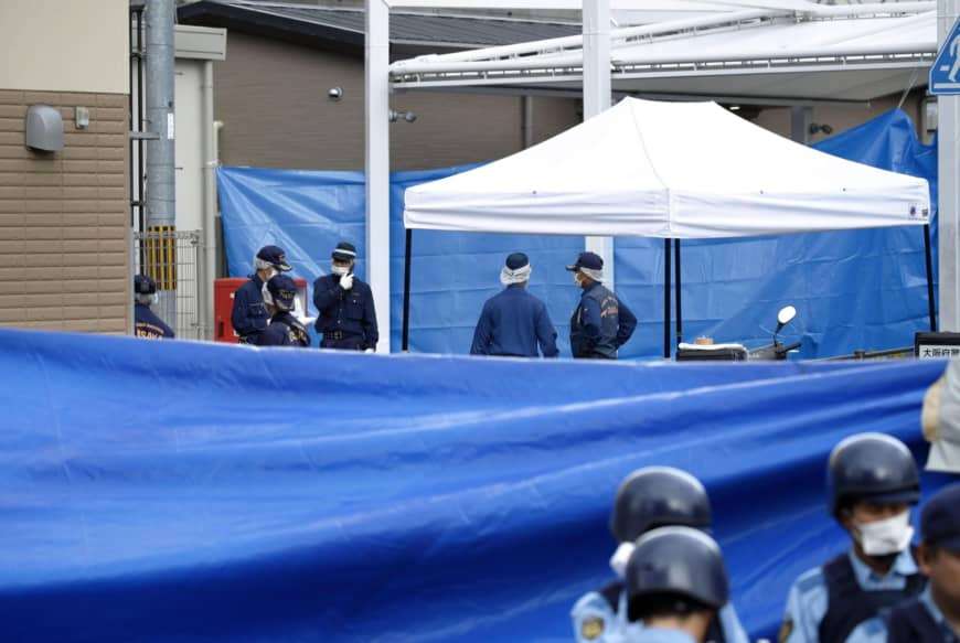 Police officer stabbed in Osaka Prefecture, man flees with service pistol | The Japan Times