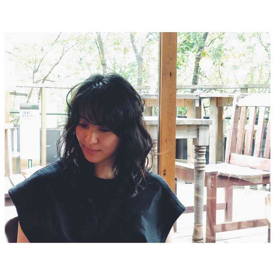 武井咲がついに前髪作った ふんわりパーマ の新ヘアが 雰囲気が違う 大人っぽい と話題に ガールズちゃんねる Girls Channel