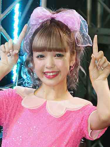 藤田ニコル、マジ告白成功！イケメンモデルと手つなぎデート