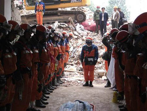中国 四川省の地震 12人死亡134人けが 救助活動続く