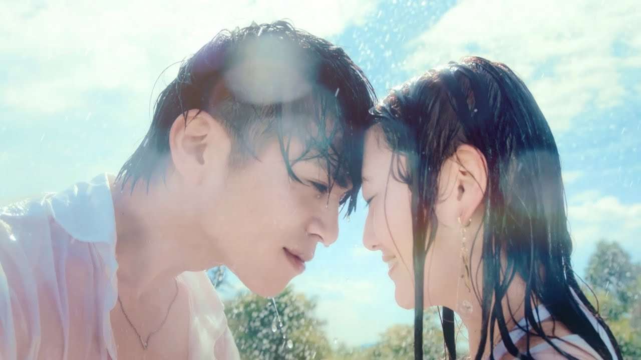 山本裕典、セクシーな肉体美を披露　南国リゾートで愛を確かめ合う　氷室京介の名曲「LOVER'S DAY」がCMを彩る　『リブマックス』新CM「リゾート」篇＆メイキング - YouTube