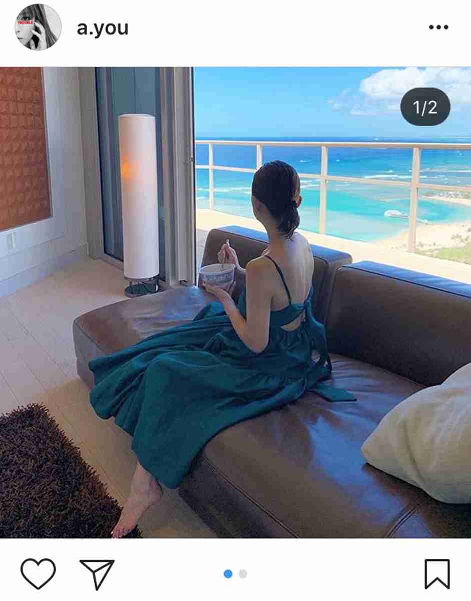 浜崎あゆみ、海外で「どん兵衛」食べるオフショットに反響「親近感わく」「笑った」
