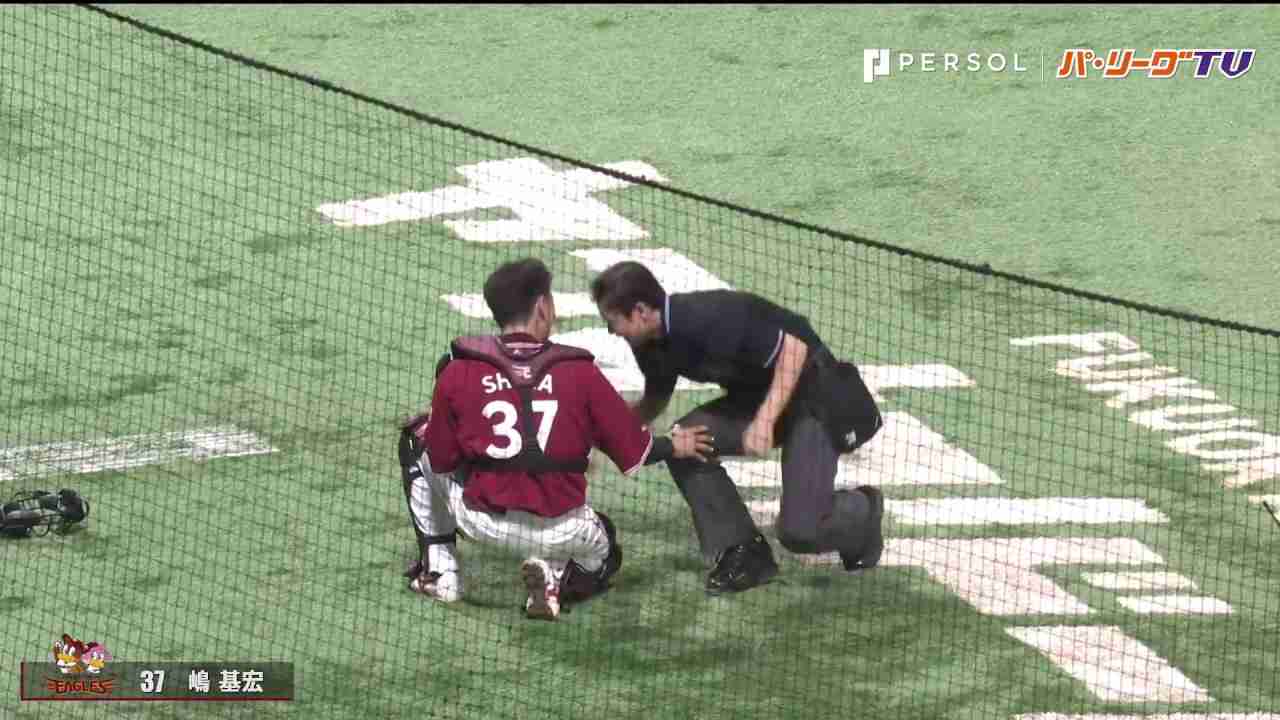 球審を突き飛ばすも素早いフォロー… できる男は1秒切る - YouTube