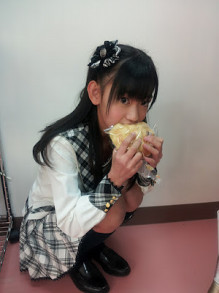 休業中の『HKT48』宮脇咲良に「もう誰かわからない」の声