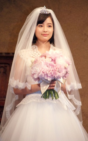 新垣結衣、有村架純や広瀬すずら20代を押さえ「ウエディングドレスが似合う女優」に