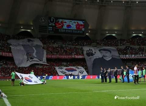 「豪州との親善試合で韓国応援団がとんでもない自爆行為をやらかす　親善の意味がわかっていない」の画像 : U-1 NEWS