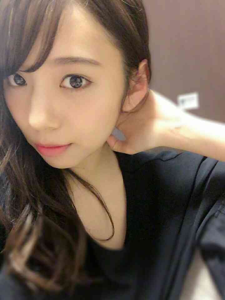 眉と目が離れている方